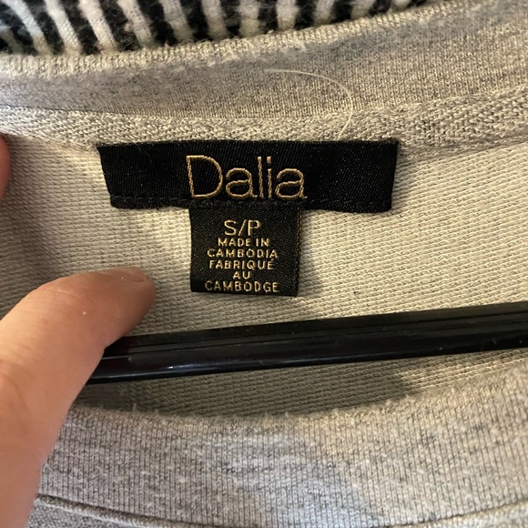 Grey cut out shoulder sweater - Picture 2 of 2